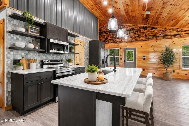 353 Oak Lake Dr, Sevierville, TN 37876