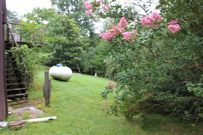 353 Perry Smith Ln, Caryville, TN 37714