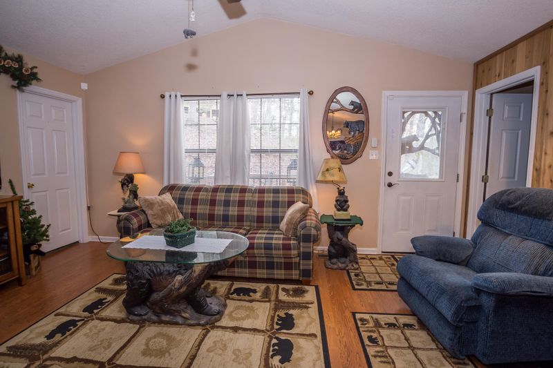 3530 Walker Ln, Sevierville, TN 37862