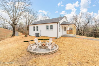 3535 Triple Oak St, Rockford, TN 37853
