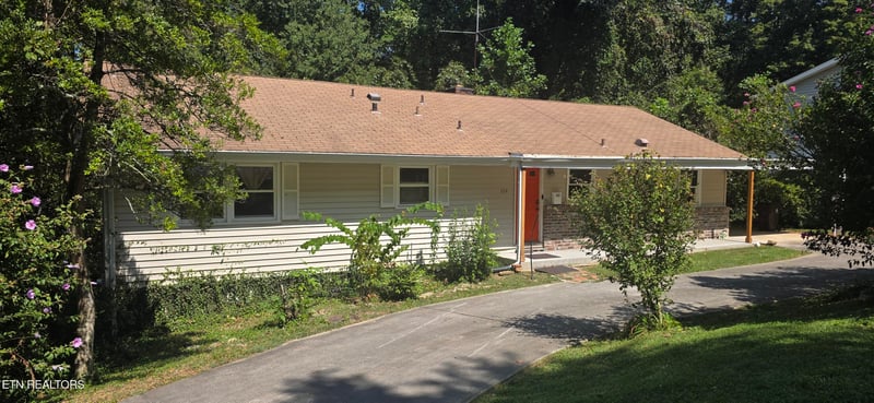 354 East Dr, Oak Ridge, TN 37830