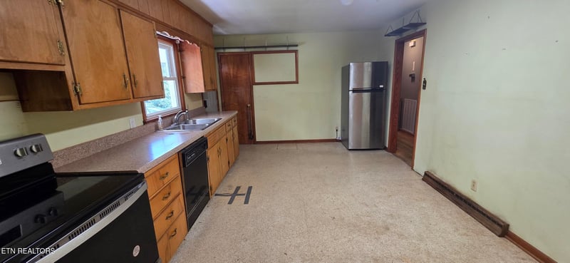 354 East Dr, Oak Ridge, TN 37830