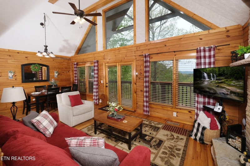 3549 Country Pines Way, Sevierville, TN 37876