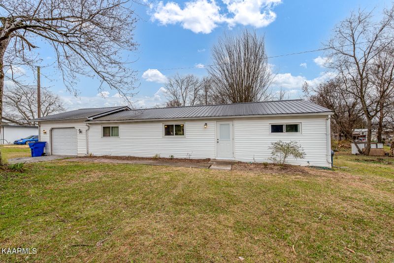 3549 Grade Rd, Rockford, TN 37853