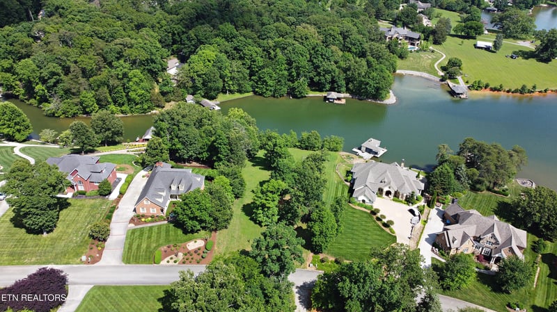 355 Conkinnon Dr, Lenoir City, TN 37772