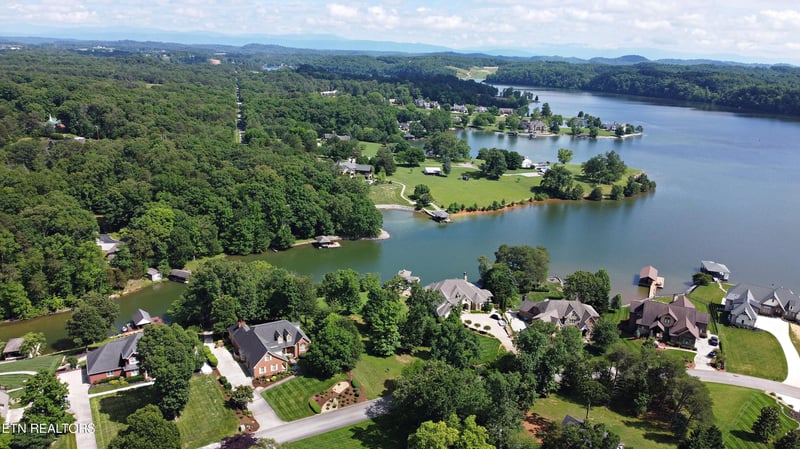 355 Conkinnon Dr, Lenoir City, TN 37772
