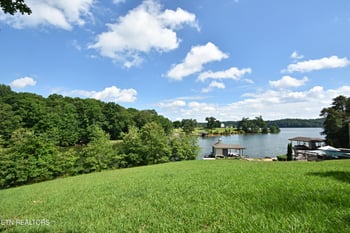 355 Conkinnon Dr, Lenoir City, TN 37772