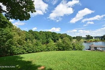 355 Conkinnon Dr, Lenoir City, TN 37772