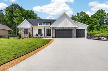 355 Shadows Lawn Dr, Athens, TN 37303
