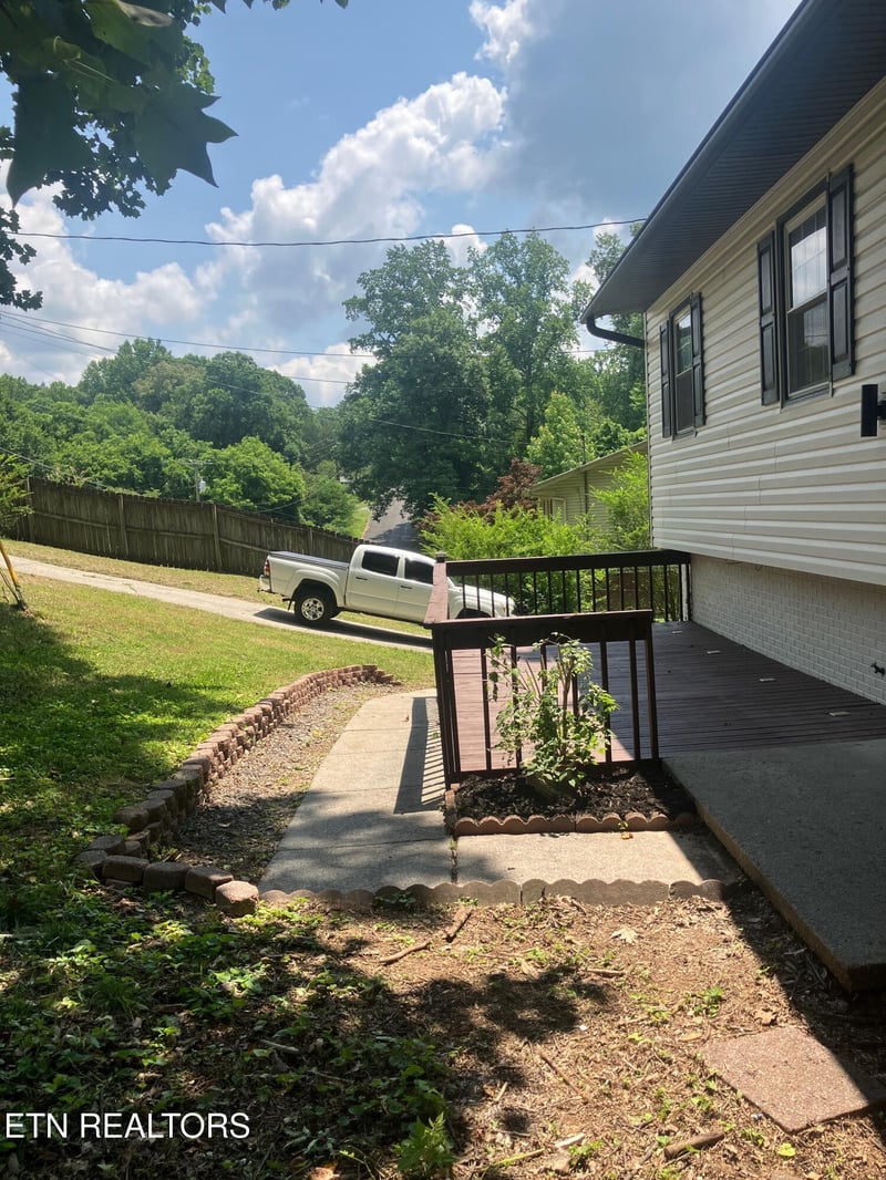 355 Walnut Valley Rd, Clinton, TN 37716