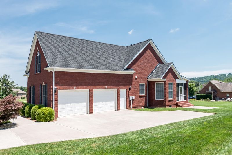 355 Windward Point, Lenoir City, TN 37772