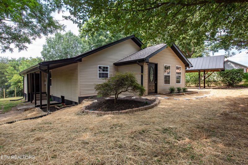 3557 Triple Oak St, Rockford, TN 37853