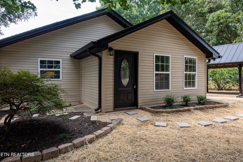 3557 Triple Oak St, Rockford, TN 37853