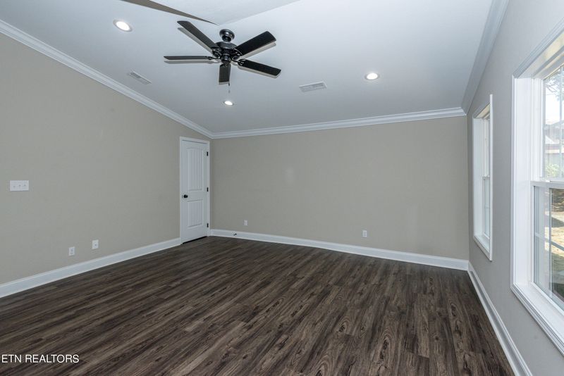 3557 Triple Oak St, Rockford, TN 37853