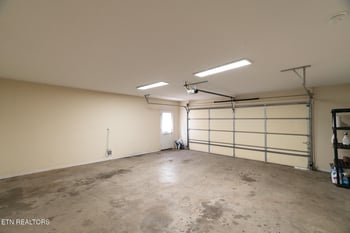 3560 Hirst Cir, Lenoir City, TN 37772
