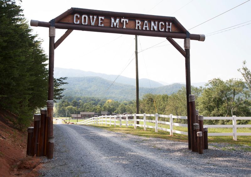 3565 Wears Valley Rd, Sevierville, TN 37862
