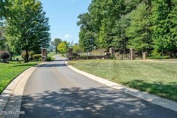 3568 Chestnut Ln, Loudon, TN 37774