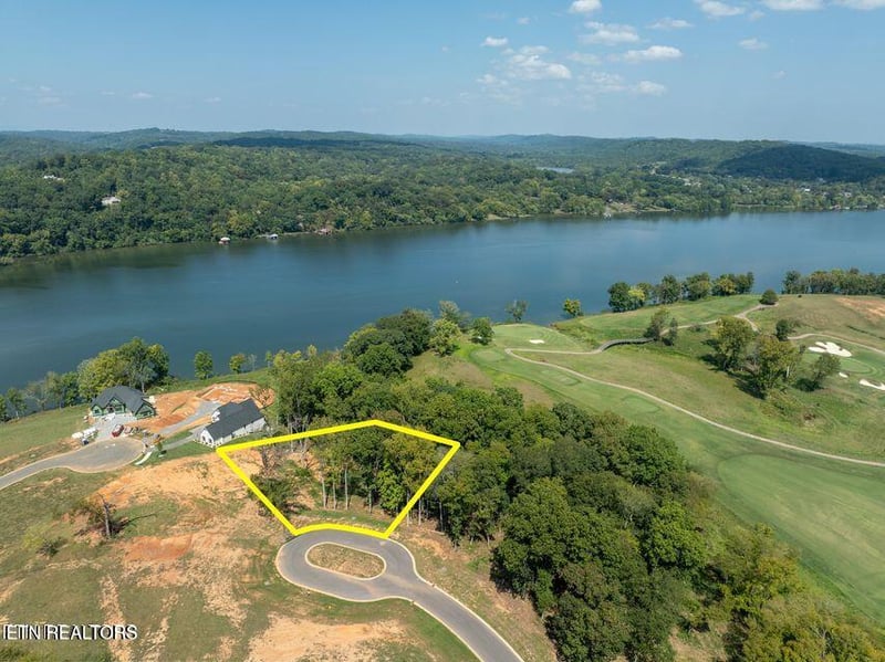 3568 Chestnut Ln, Loudon, TN 37774