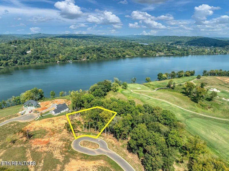 3568 Chestnut Ln, Loudon, TN 37774