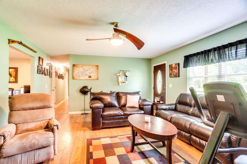 357 Clear Lake Dr, Jacksboro, TN 37757