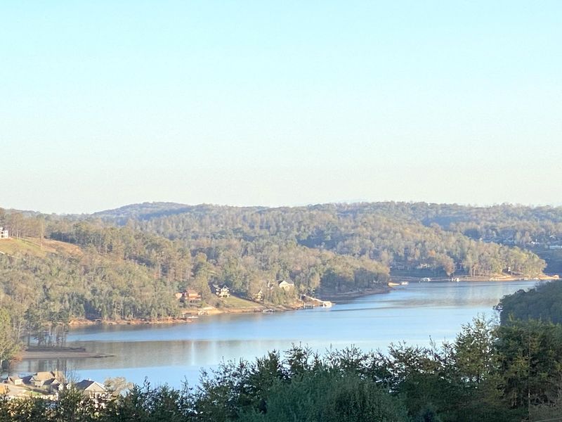 357 Mariner Point Rd, Lafollette, TN 37766