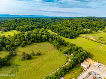 3575 Weavers Dr, Louisville, TN 37777