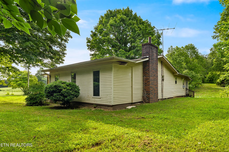 3575 Weavers Dr, Louisville, TN 37777