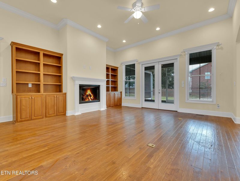 359 Biscayne Dr, Lenoir City, TN 37771
