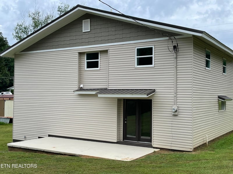 359 Community Dr, Madisonville, TN 37354