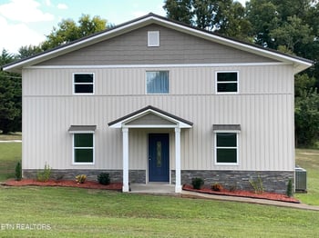 359 Community Dr, Madisonville, TN 37354