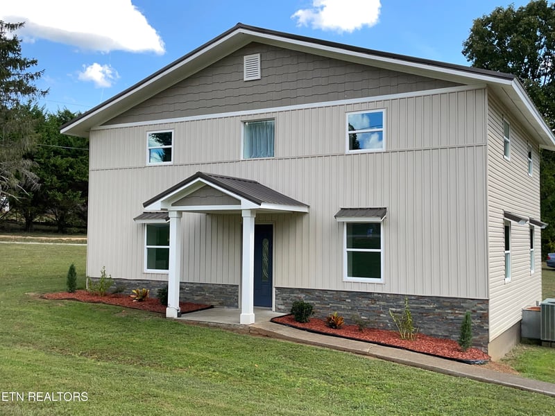 359 Community Dr, Madisonville, TN 37354