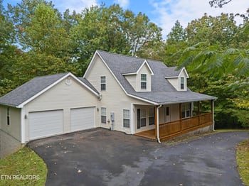 359 E Cove Rd, Monterey, TN 38574