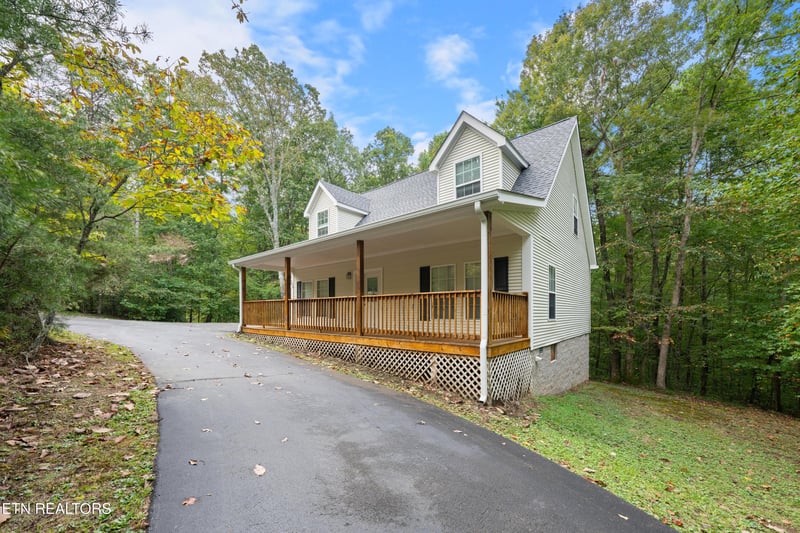 359 E Cove Rd, Monterey, TN 38574