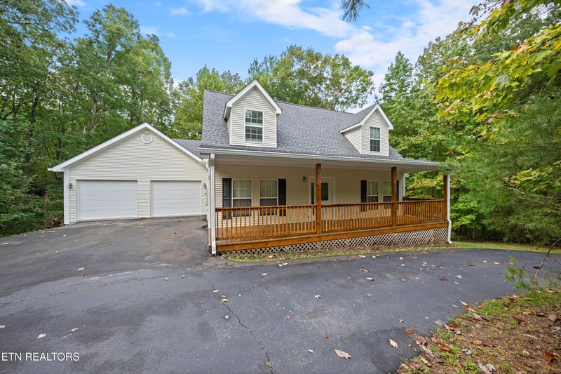 359 E Cove Rd, Monterey, TN 38574