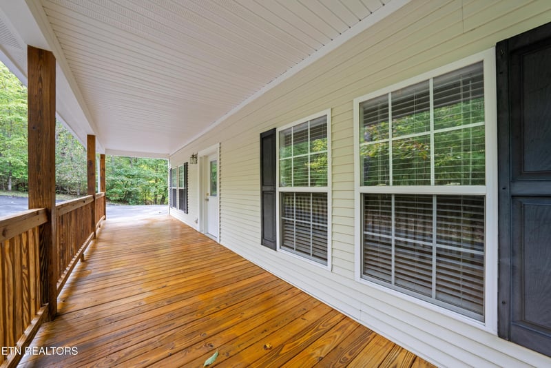 359 E Cove Rd, Monterey, TN 38574