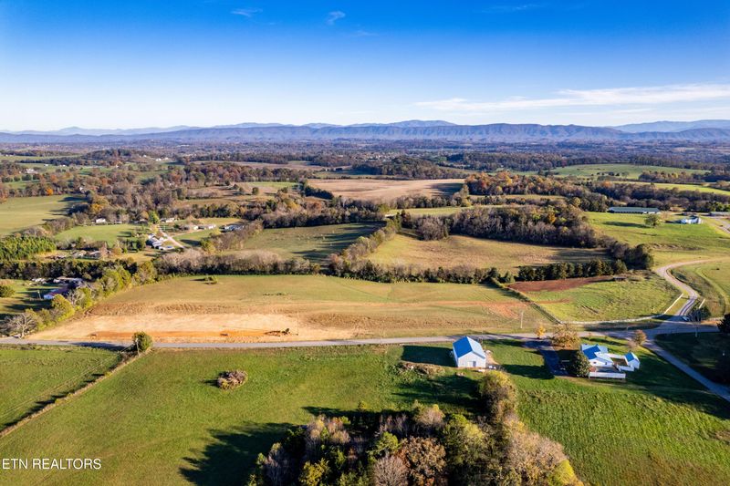 359 Meadow Rd, Greenback, TN 37742