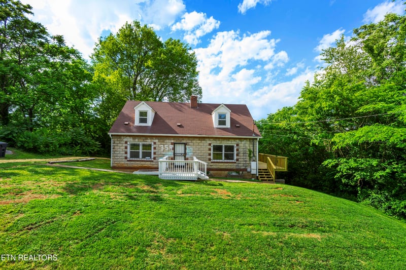 359 Nash Rd, Knoxville, TN 37914