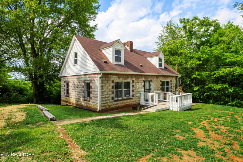 359 Nash Rd, Knoxville, TN 37914