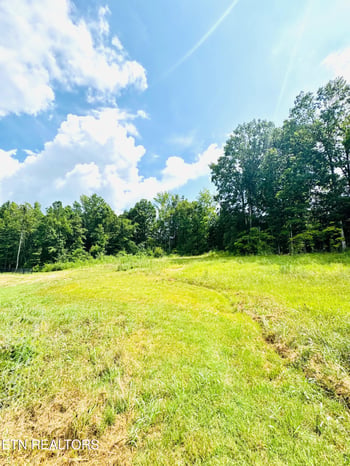 359 Shadows Lawn Dr, Athens, TN 37303
