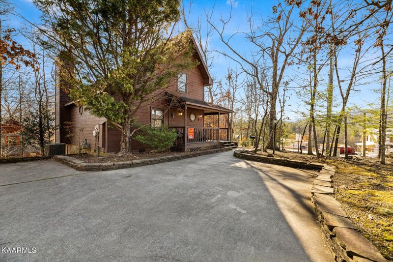 359 Woodridge Way, Pigeon Forge, TN 37863