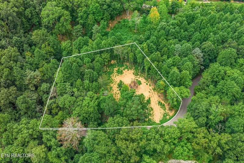 360 Circle Dr, Harriman, TN 37748