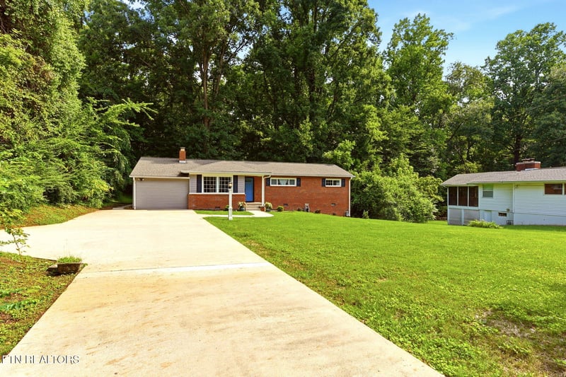 360 East Dr, Oak Ridge, TN 37830