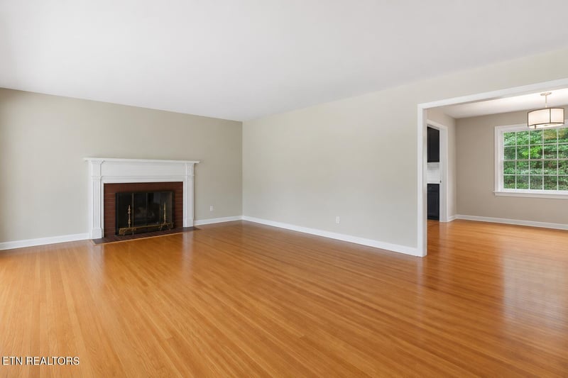 360 East Dr, Oak Ridge, TN 37830