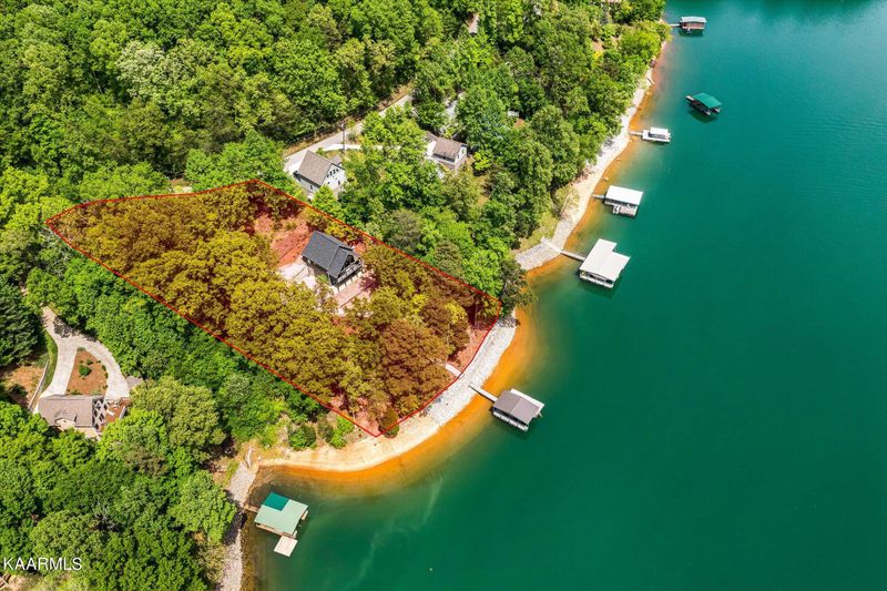 360 Harbor Ln, Lafollette, TN 37766