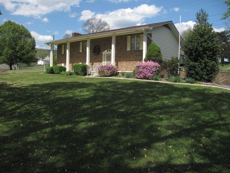 360 Myers St, Jacksboro, TN 37757