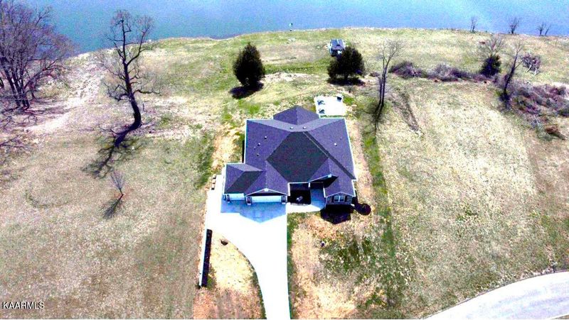 360 River Stone Dr, Blaine, TN 37709
