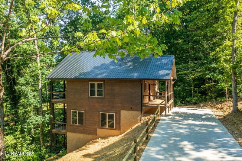 3605 Wears Mountain Ln, Sevierville, TN 37862