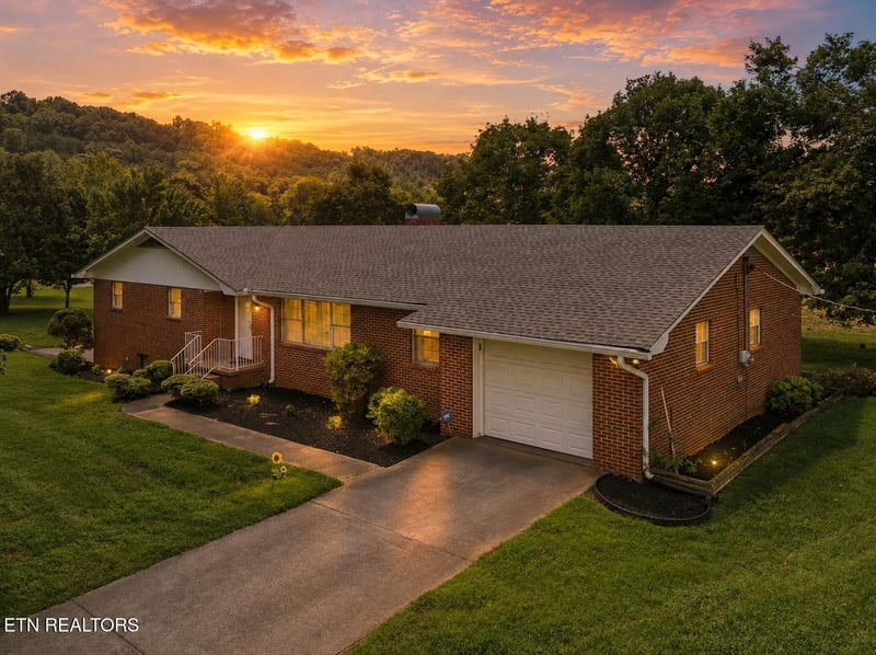 3609 Douglas Dam Rd, Kodak, TN 37764