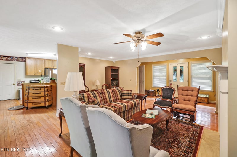 361 Creekway Dr, Crossville, TN 38555