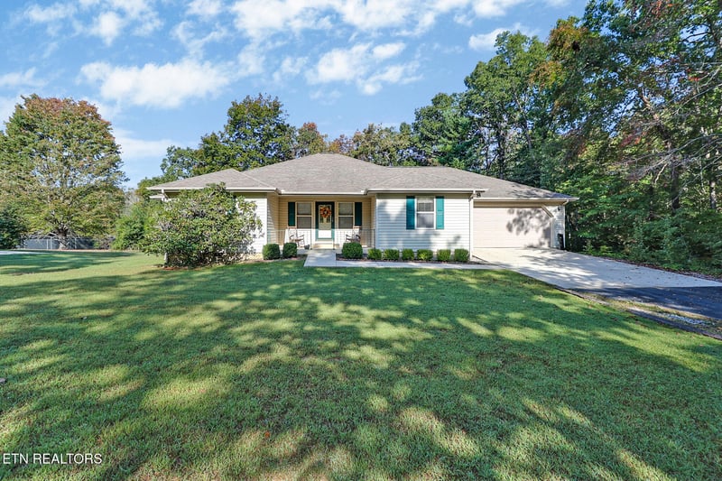 361 Creekway Dr, Crossville, TN 38555